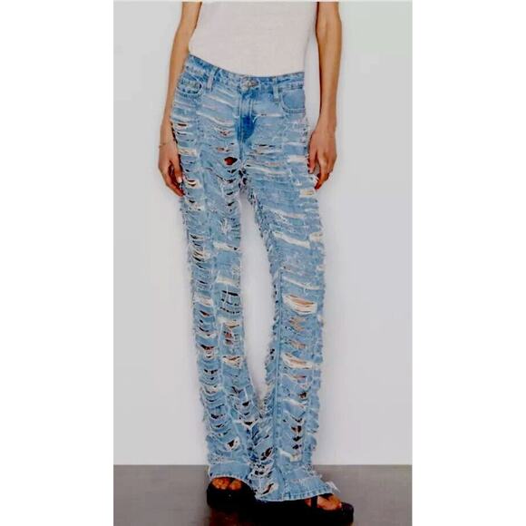 NWOT Frame Atelier Blue Light Wash Ankya Low Rise Flare Shredded Denim Jean 25 - Picture 3 of 10
